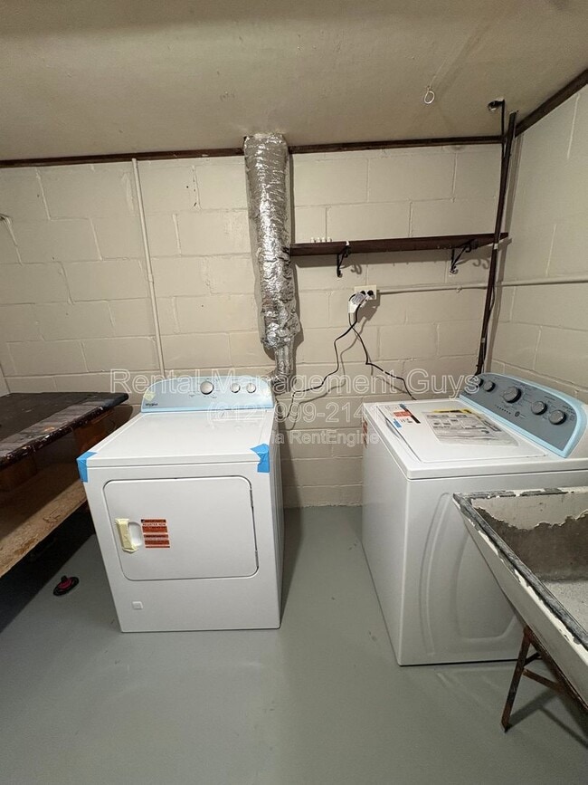 Building Photo - 4534 Zane Ave N