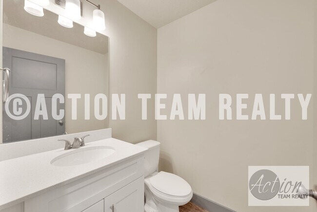 Building Photo - Townhome in Riverton!