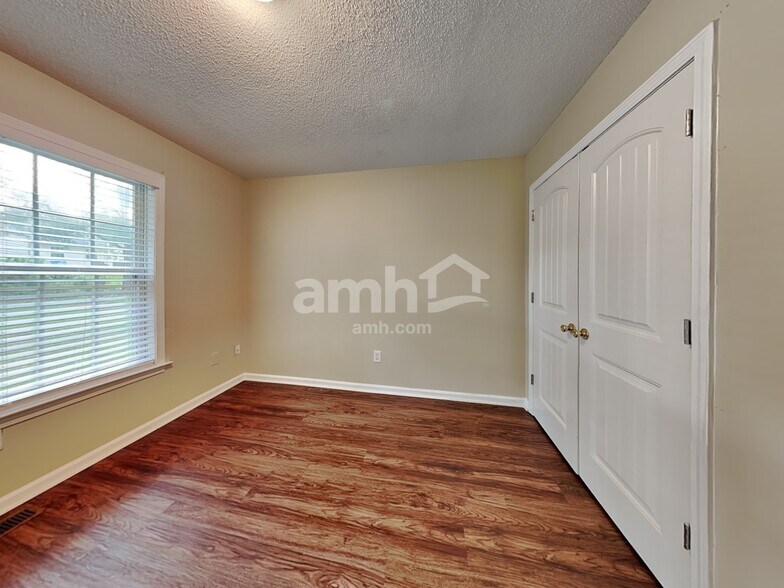 Building Photo - 5 Stonington Way