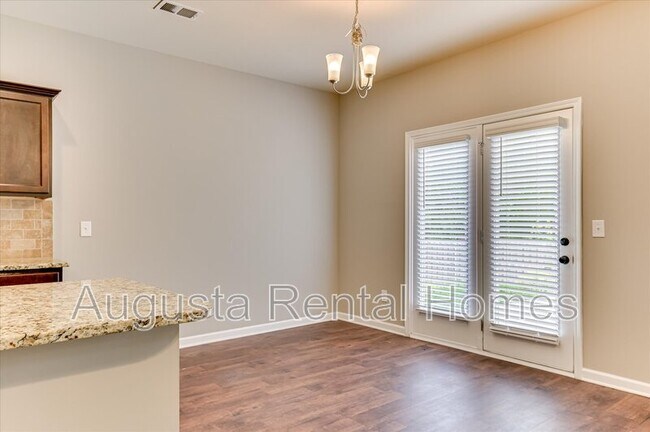 Building Photo - 5060 Vine Ln