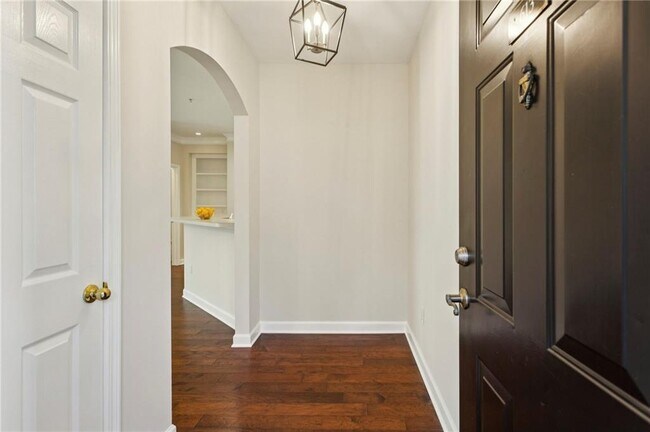 Building Photo - 2400 Cumberland Pkwy SE