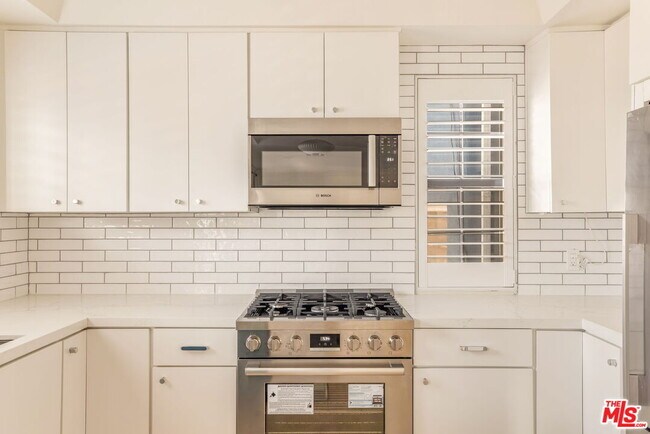 Building Photo - 36 Navy St