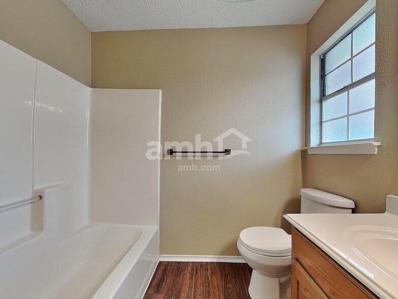 Building Photo - 7312 Glen Dr