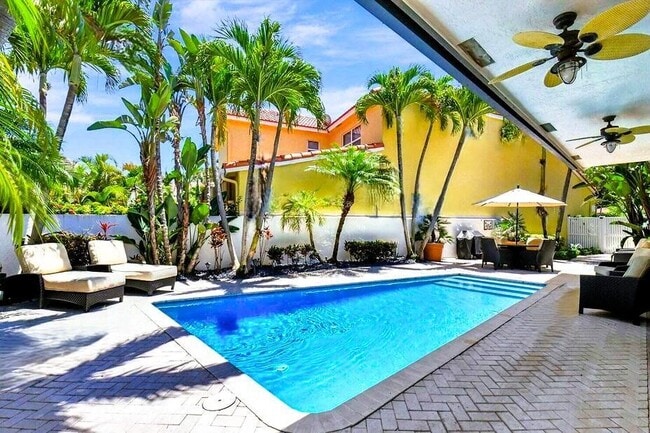 Building Photo - 3567 Commodore Cir