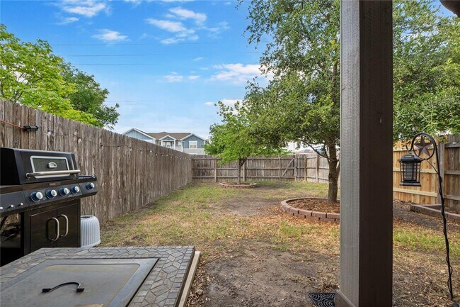 Building Photo - 13400 Briarwick Dr