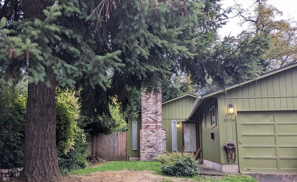 Building Photo - 1524 NE Junior St