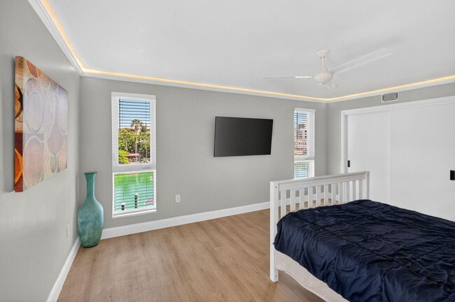 Building Photo - 8125 Crespi Blvd