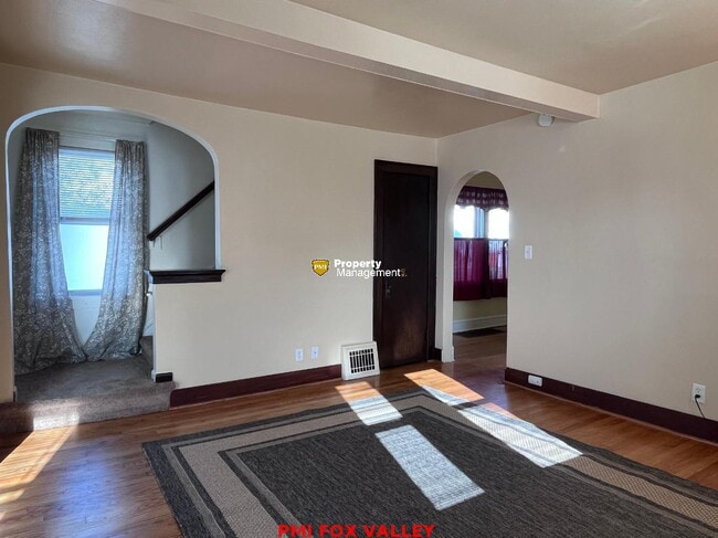 Building Photo - NICE house with wood floors