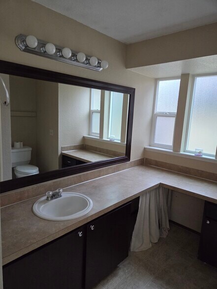 Massive counter space and natural light - 220 Israel Rd SW