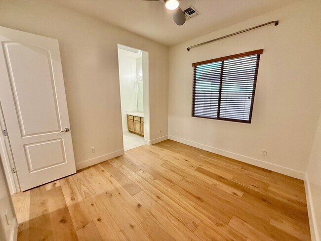 Building Photo - 1708 W Oberlin Way