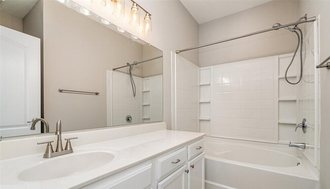 Building Photo - Beautiful townhome in Ballantyne