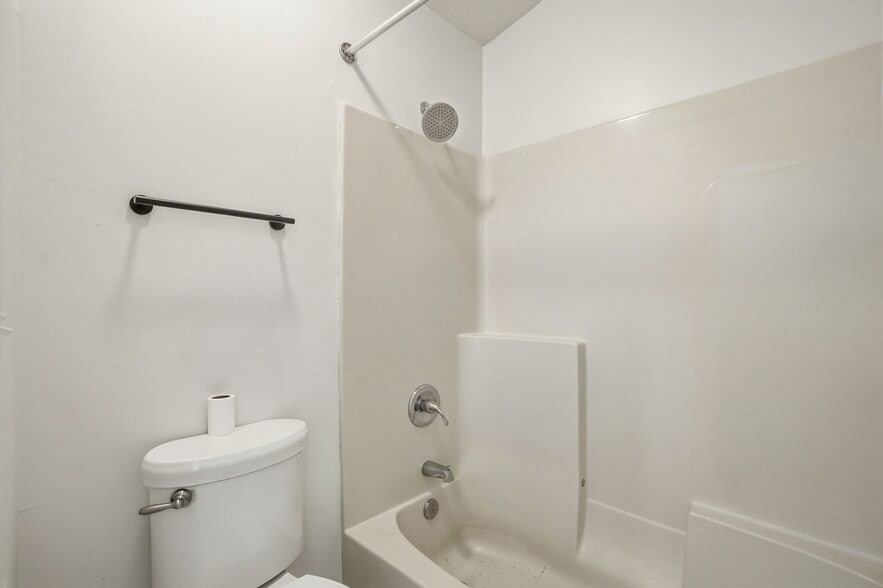 Building Photo - 2107 Geralo Ln