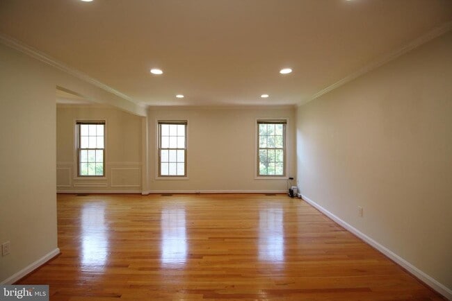 Building Photo - 436 N Park Dr