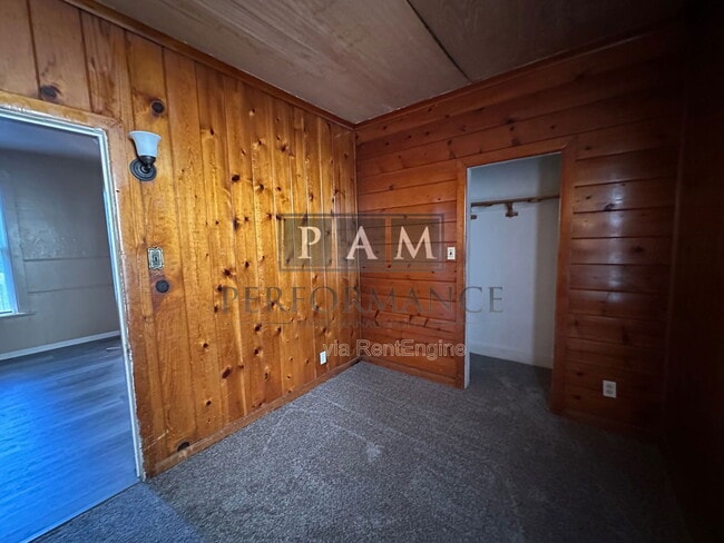 Building Photo - 823 Yout St