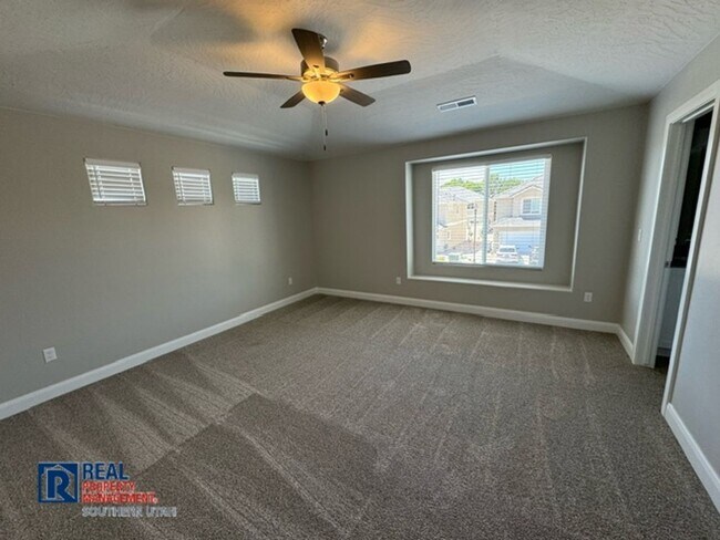 Building Photo - River Trail Townhome