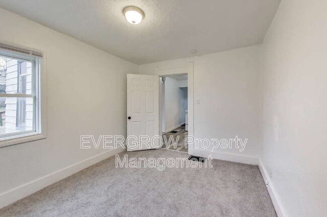 Building Photo - 2219 Hovey St