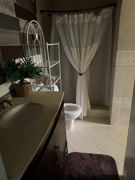 Master bathroom shower - 17121 NW 44th Ave
