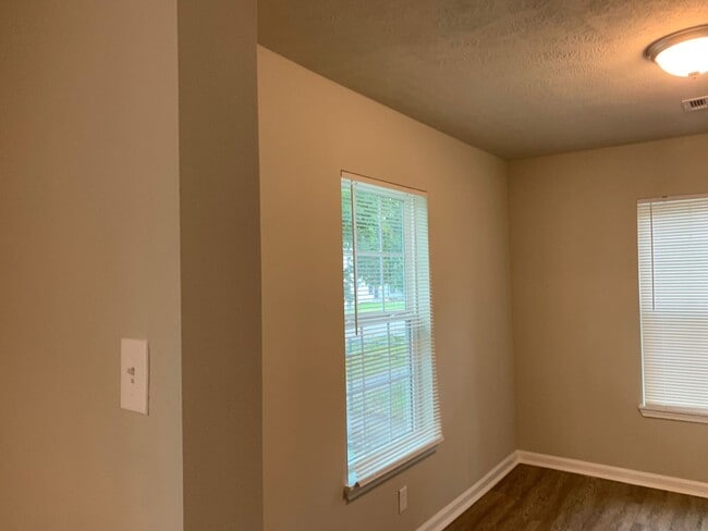 Building Photo - 3600 Live Oak St