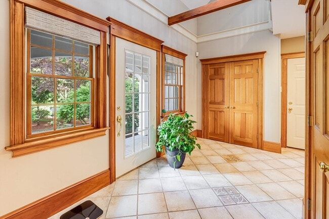 Building Photo - 3 W Hollow