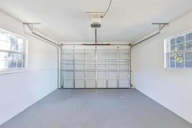 Building Photo - 350 N Phelps Ave