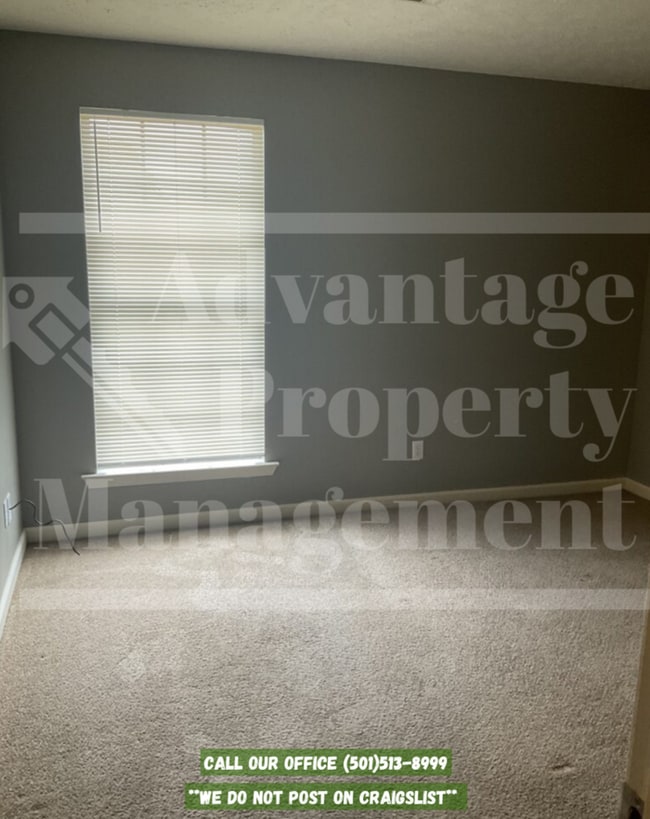 Building Photo - 2730 York Ln