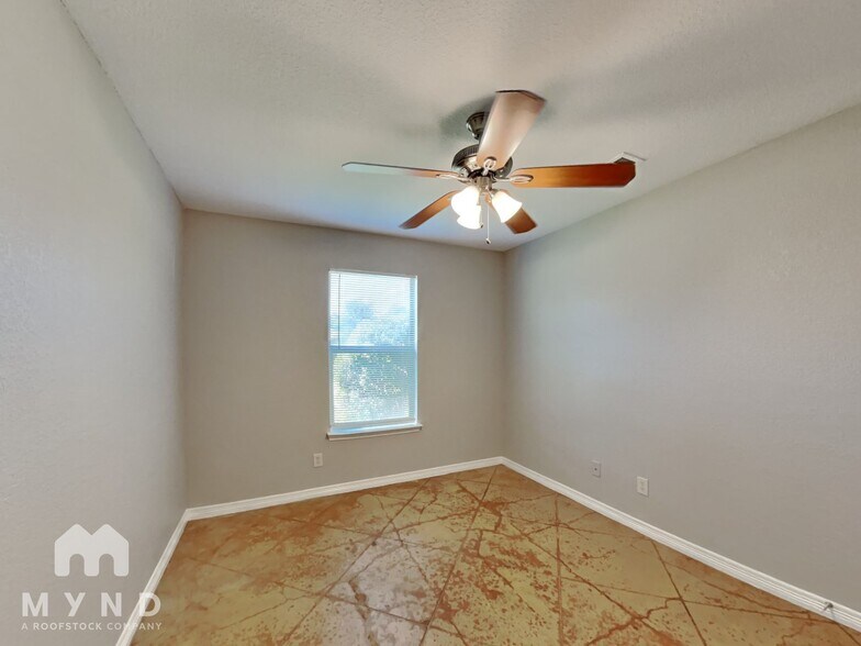 Building Photo - 230 Walnut Bend Rd