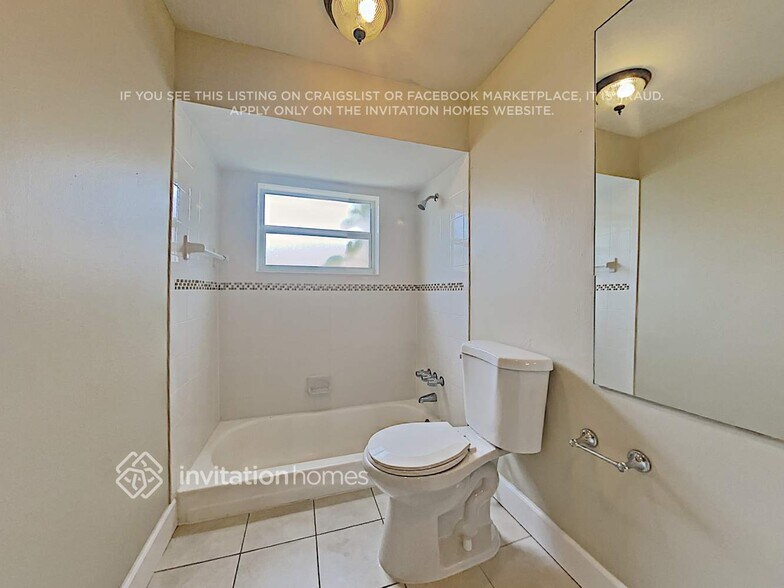 Building Photo - 1195 NW 92nd Ave