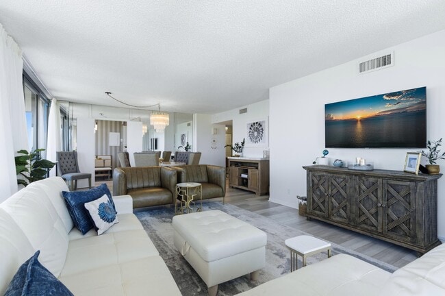 Building Photo - 3400 N Ocean Dr