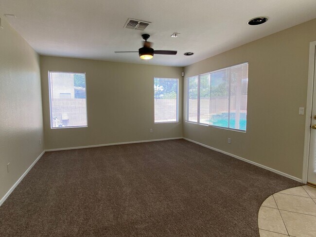 Building Photo - Spacious 4 bedroom home in Peoria!