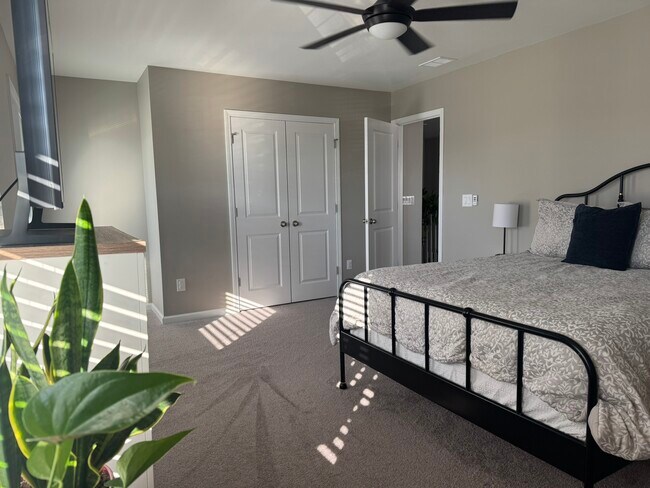Building Photo - 135 Airy Dr