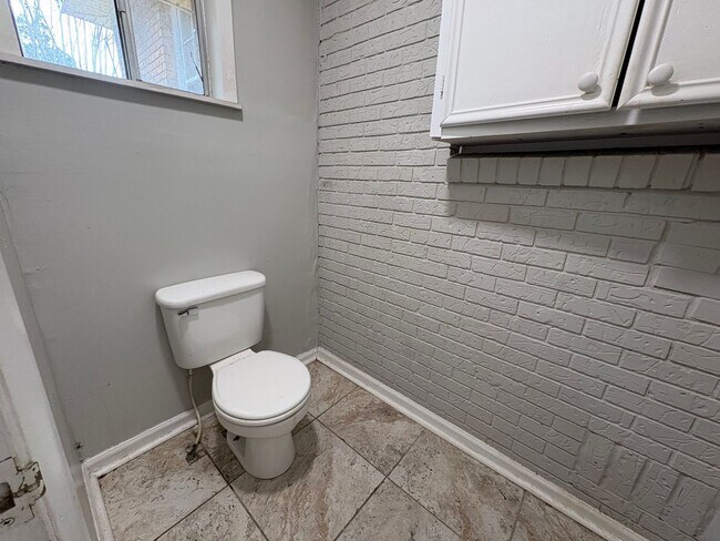 Building Photo - 3 Bed/2 Bath Home in Brandon