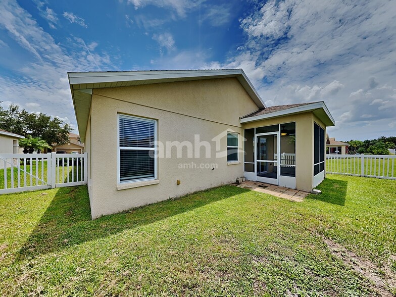 Building Photo - 10126 41st Ct E