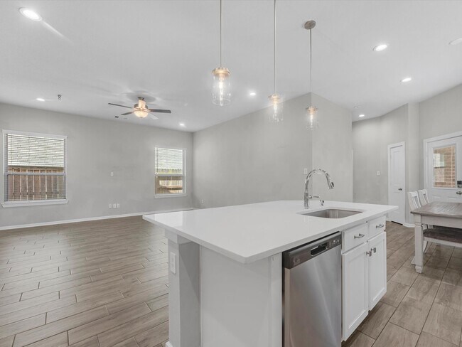 Building Photo - 731 Lacebark Elm Trl