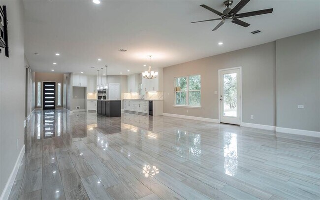 Building Photo - 2718 Leslie Ln