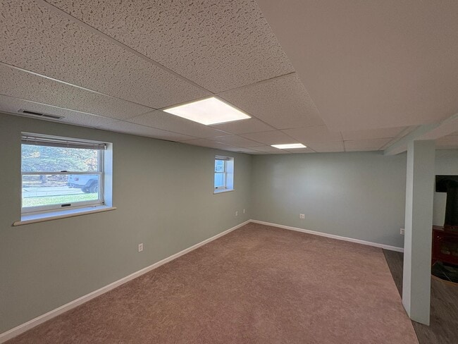 Building Photo - 15 Kingston Dr