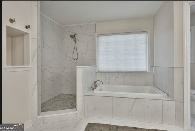 Building Photo - 1202 Loxley Cir