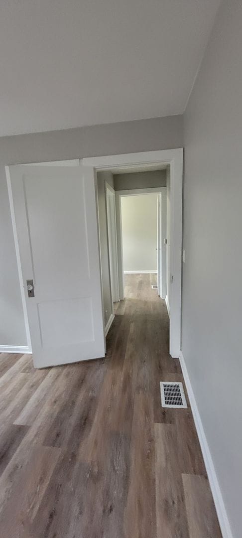 Building Photo - (COMING SOON) Newly Updated Spacious Two Bedroom w/Bonus Room- Single Home Near 21st and Post Rd.