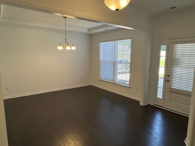 Building Photo - Large, Newer 4 Bedroom + Office and Loft i...