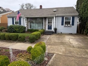 Building Photo - 6 Month Lease 2 Bedroom 2 Bath Newberg OR 97132