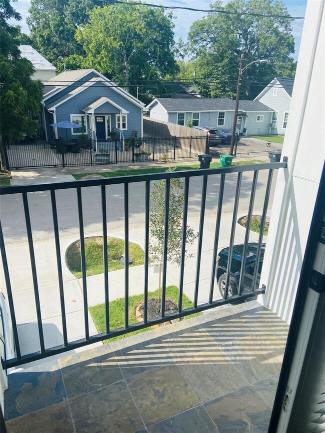 Building Photo - 1528 Chestnut St