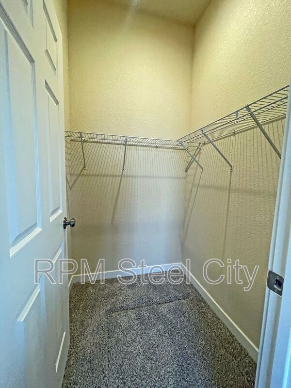 Building Photo - 751 E Laporte Dr