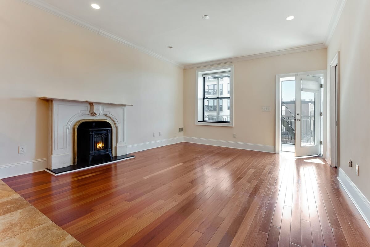 Building Photo - 124 1st Pl