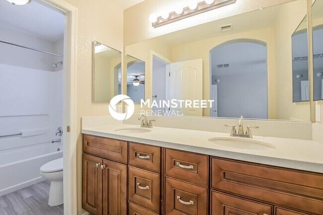 Building Photo - 4 Bedroom Pet-Friendly Home in TUCSON, AZ with Main Street Renewal