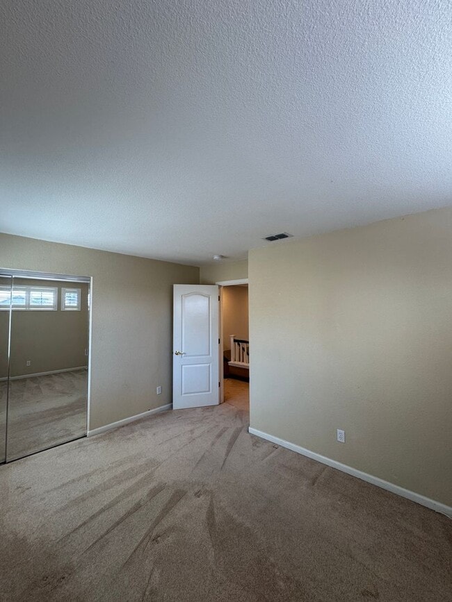 Building Photo - 1762 River Oaks Cir