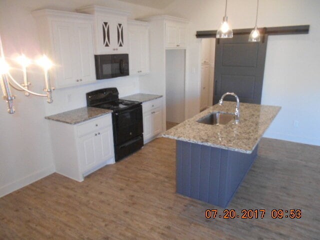 Building Photo - The Finer Things In Life/ The Town Homes o...