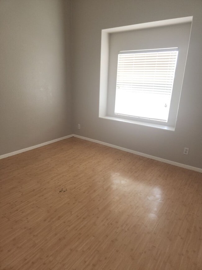 Building Photo - For Rent