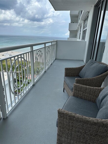Primary Photo - 5825 Collins Ave