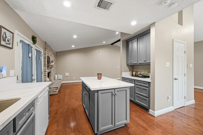 Building Photo - 17511 Favor Bend Ct