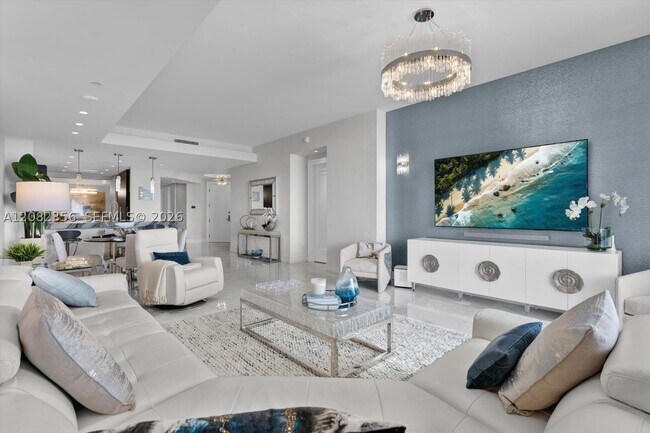 Building Photo - 17901 Collins Ave