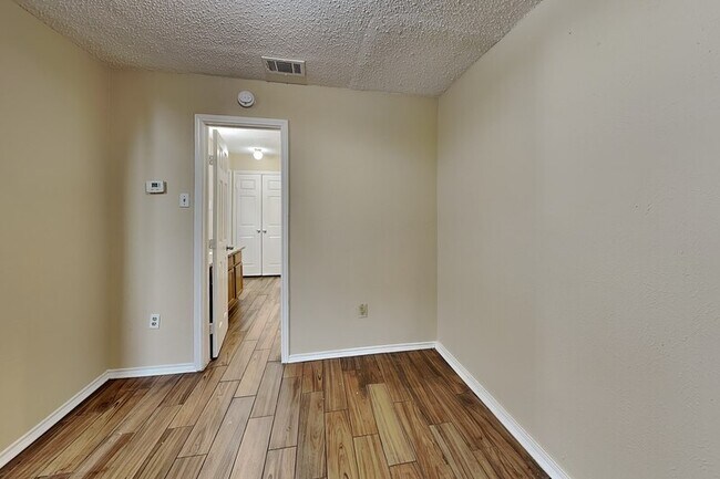 Building Photo - 9600 Royal Ln
